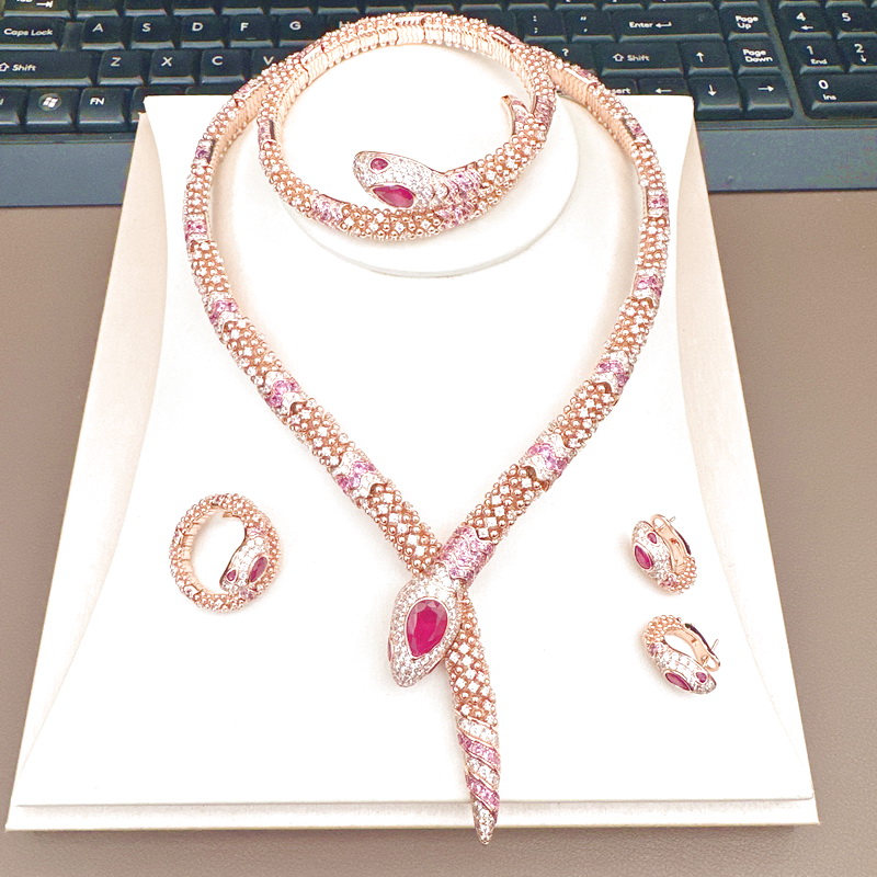 Designer Collection Necklace B - огляд і ціна Vintage Collectible Jewelry