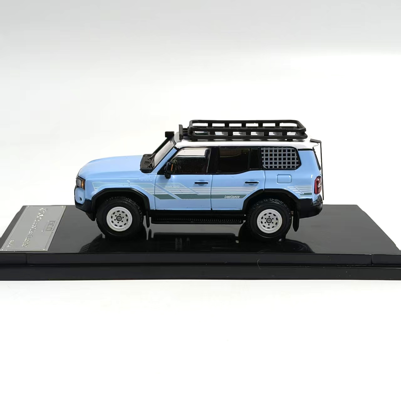 Diecast DCM 1:64 Scale LC250 V - огляд і ціна Vintage Collectibles