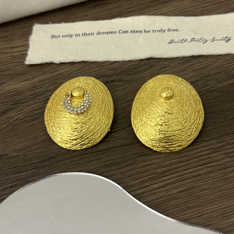 Exaggerated Vintage Metal Plat - огляд і ціна Vintage Collectible Show
