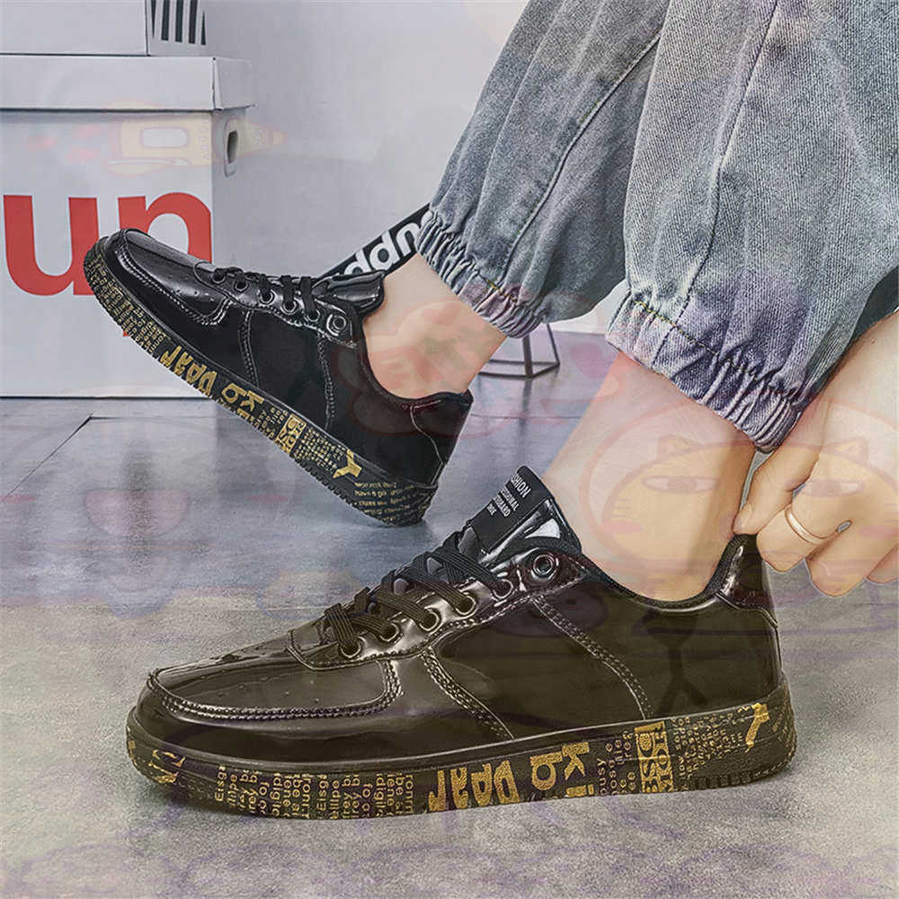 Round Foot Size 45 Sneakers Wh - огляд і ціна Vintage Collectible Show